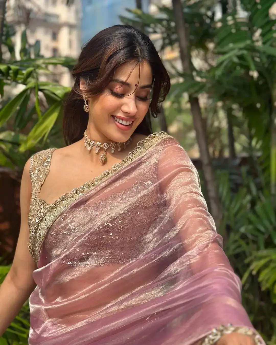 Bollywood Actress Janhvi Kapoor in Sleeveless Pink Saree